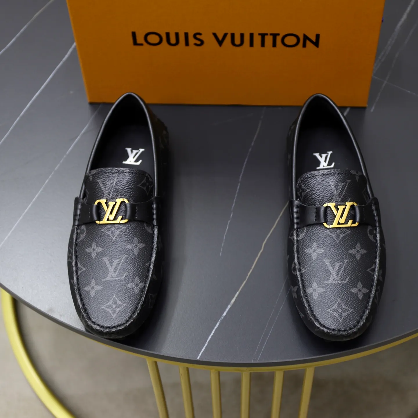 Ex-factory price: 480💰【LV】Louis Vuitton ⚠️High-end men’s driving and pedal series ⚠️38-44 (customized for 45) ⚠️All original cowhide leather! Thick and soft! Made entirely of calfskin lining! The latest non-slip beanie sole! Three-dimensional package technology! Fashionable and classic! Handicrafts! Original high quality! Feel free to compare!